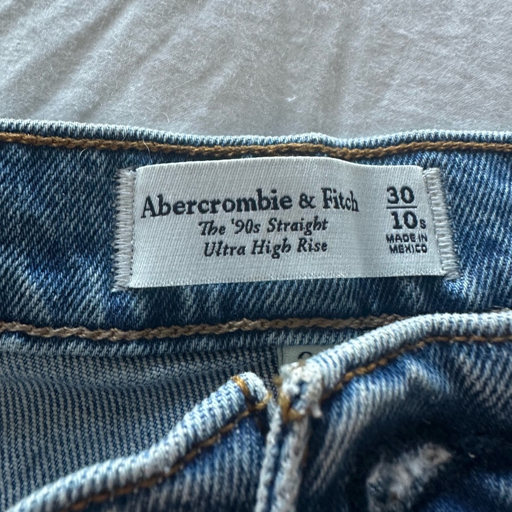 barely worn abercrombie the 90s straight ultra high rise size 10; curve love